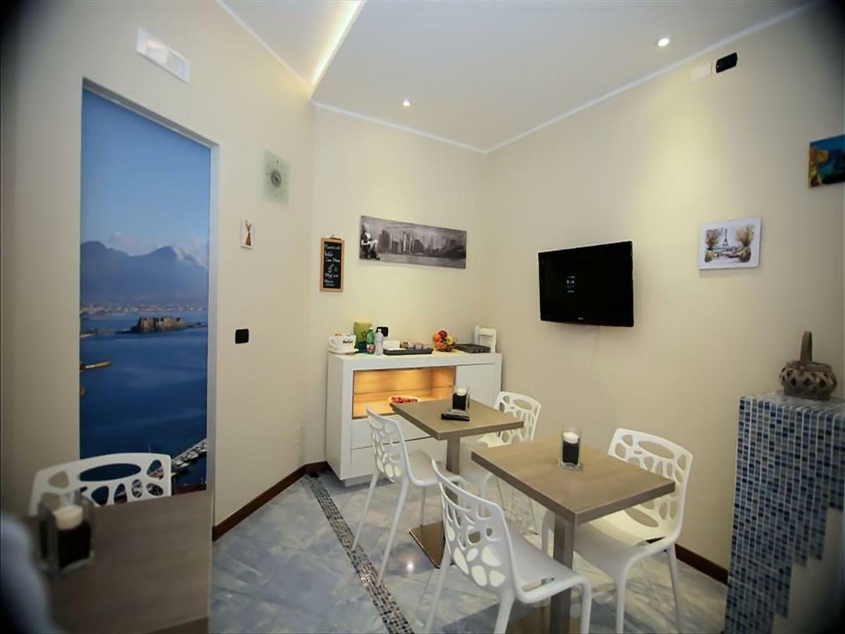 Casa Vittoria Acomodação com café da manhã Nápoles Exterior foto
